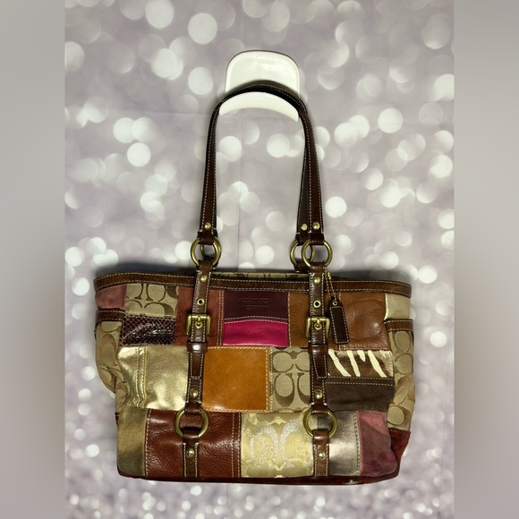 Coach Handbags - AUTHENTICATED Patchwork Coach Purse